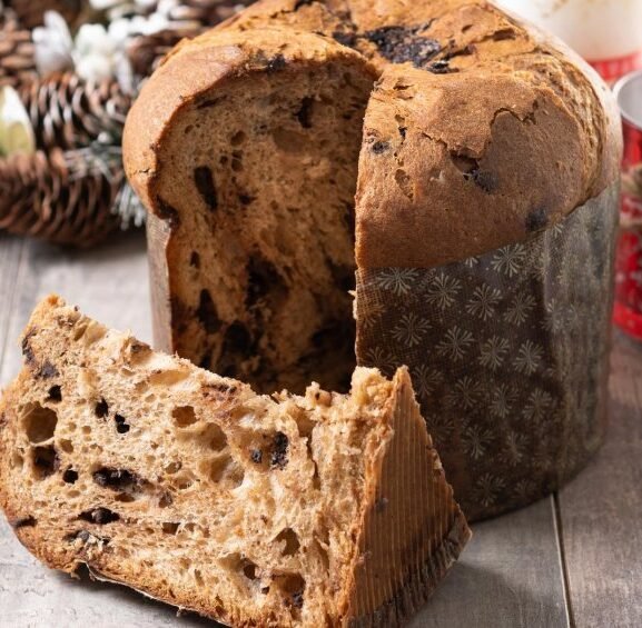Panetone caseiro vs. industrializado: qual a melhor escolha para sua saúde neste natal?